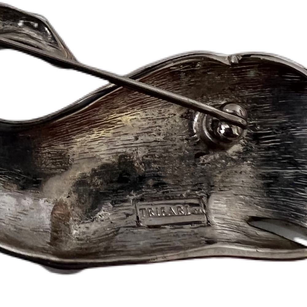 Vintage TRIFARI whale brooch in shiny black enamel and silver tone metal signed - Picture 4 of 5